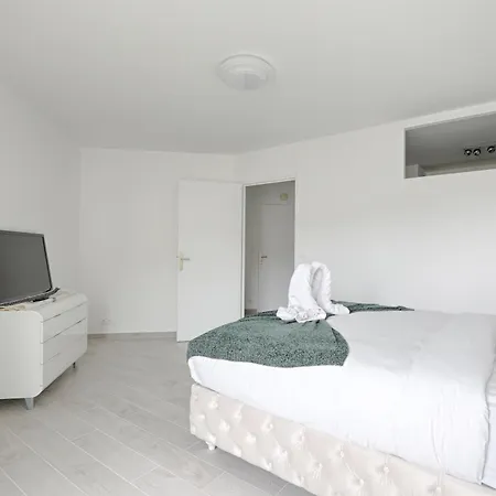 Les Sarrazines - 2 Voyageurs - Parking Prive Apartment
