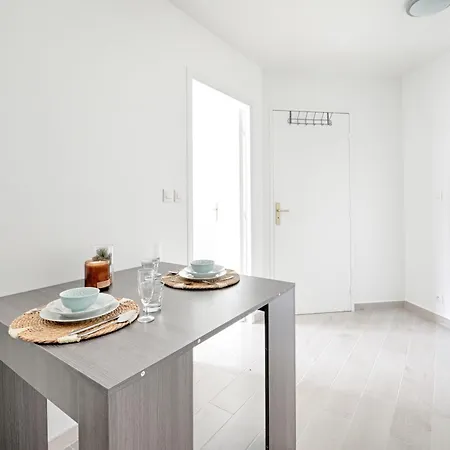 Les Sarrazines - 2 Voyageurs - Parking Prive Apartment Creteil