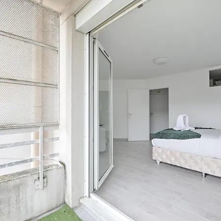 Apartment Les Sarrazines - 2 Voyageurs - Parking Prive Creteil